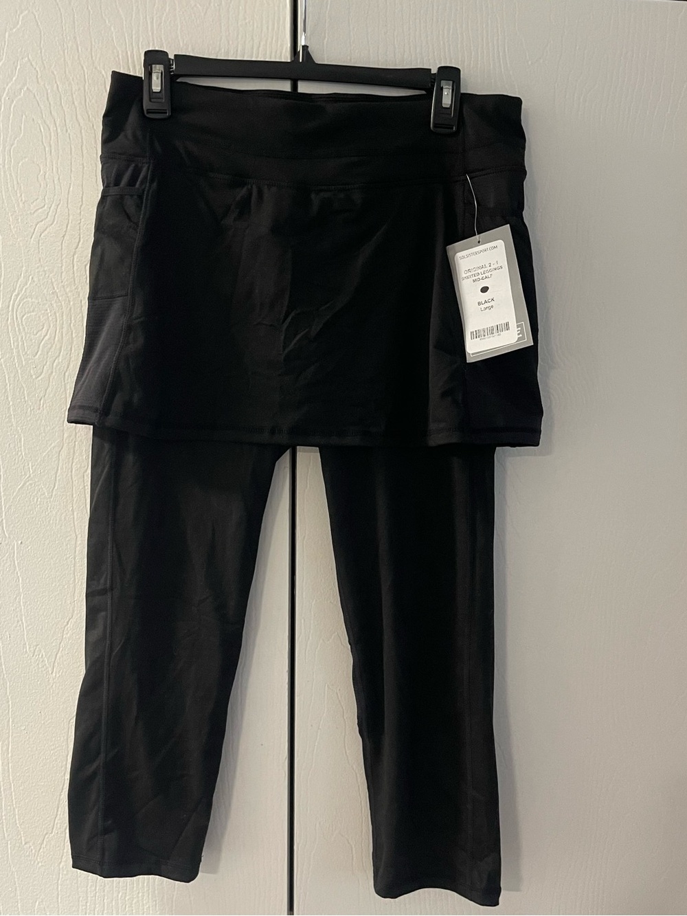 Women's Black Skirted Capri Leggings - Brand Unknown